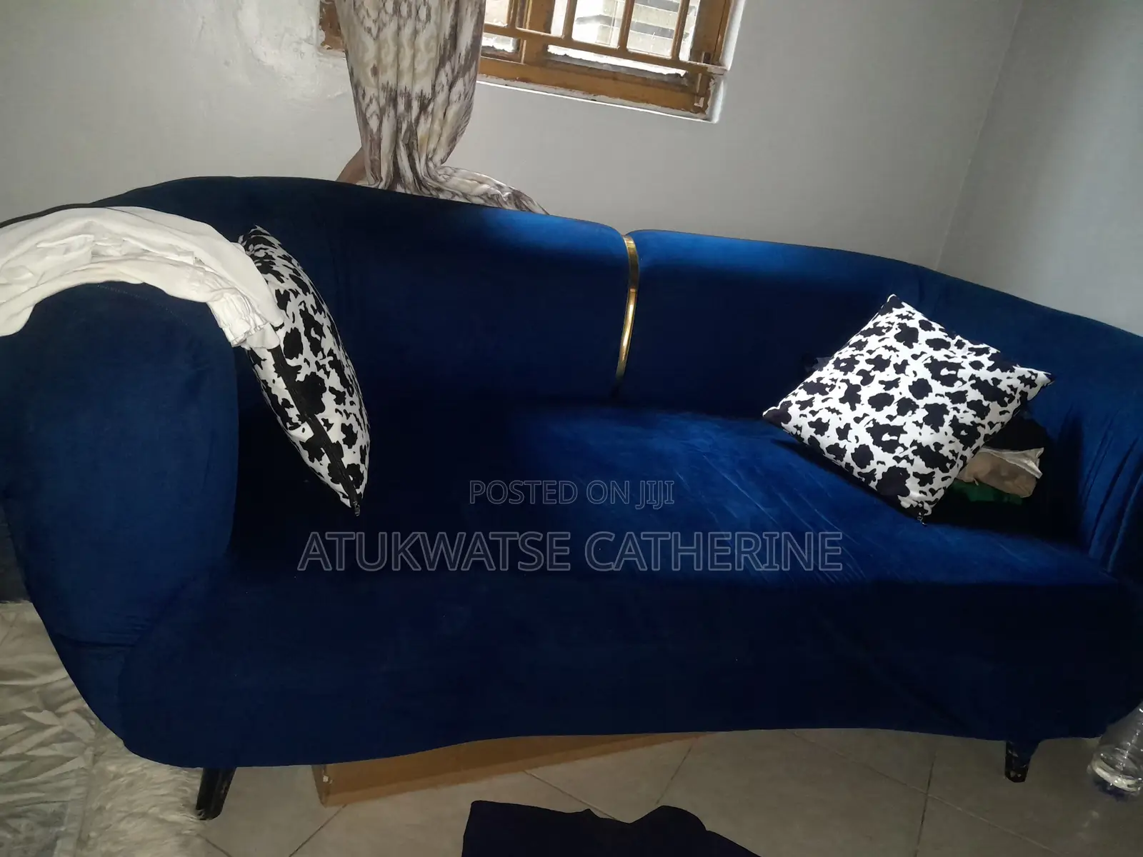 Am Selling My Three Seater Chair