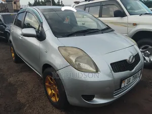 Toyota Vitz 2007 Silver