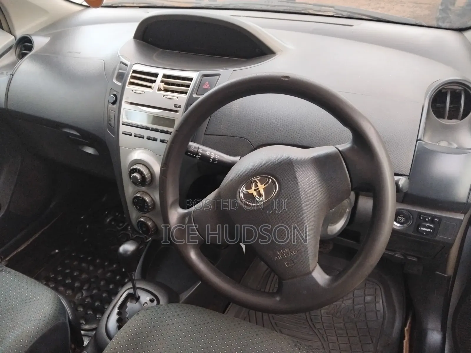Toyota Vitz 2007 Silver