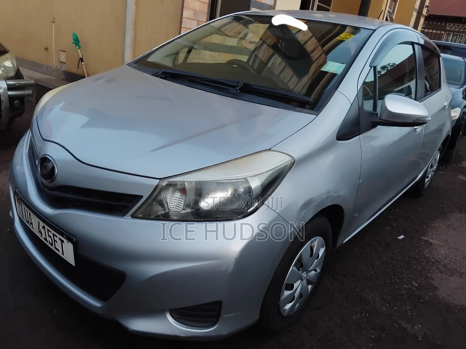 Toyota Vitz 2015 Silver