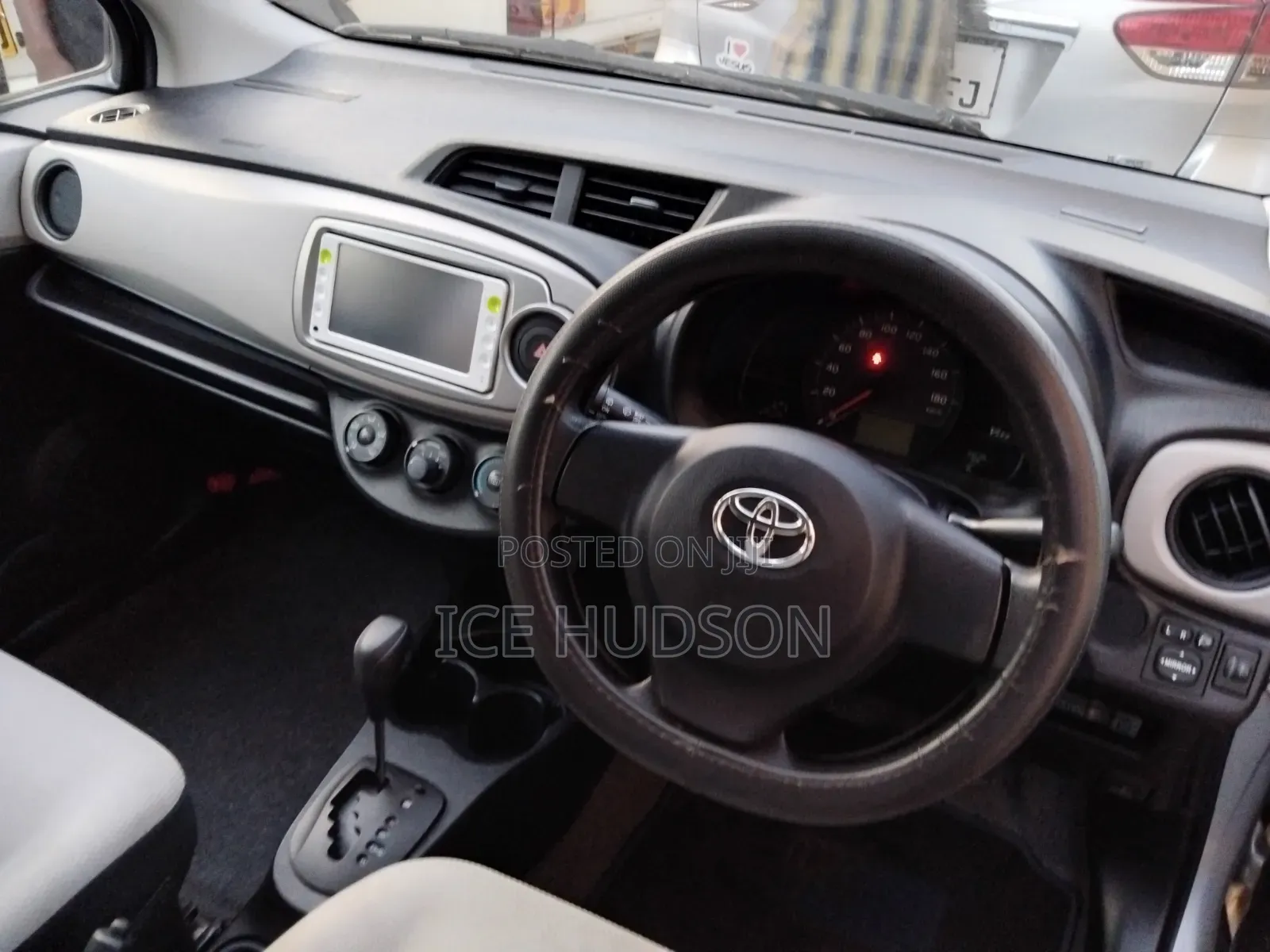 Toyota Vitz 2015 Silver
