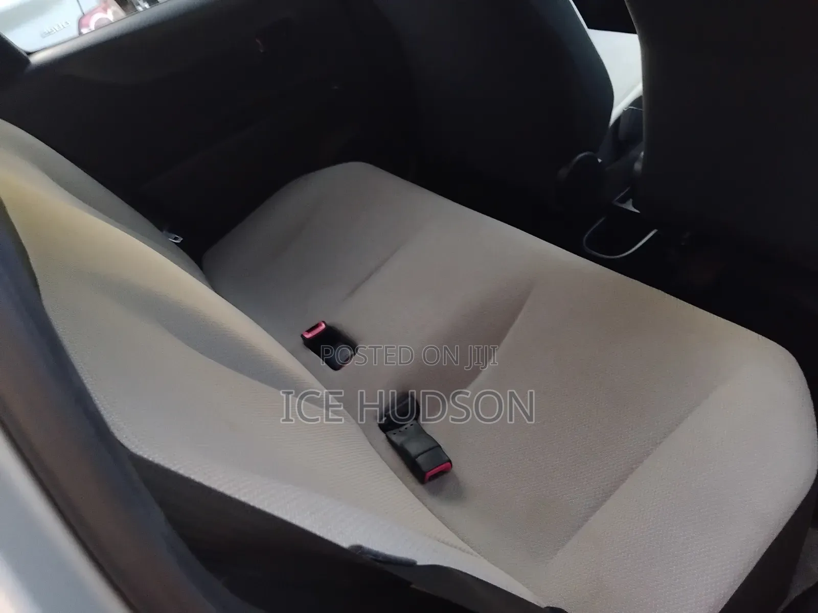 Toyota Vitz 2015 Silver