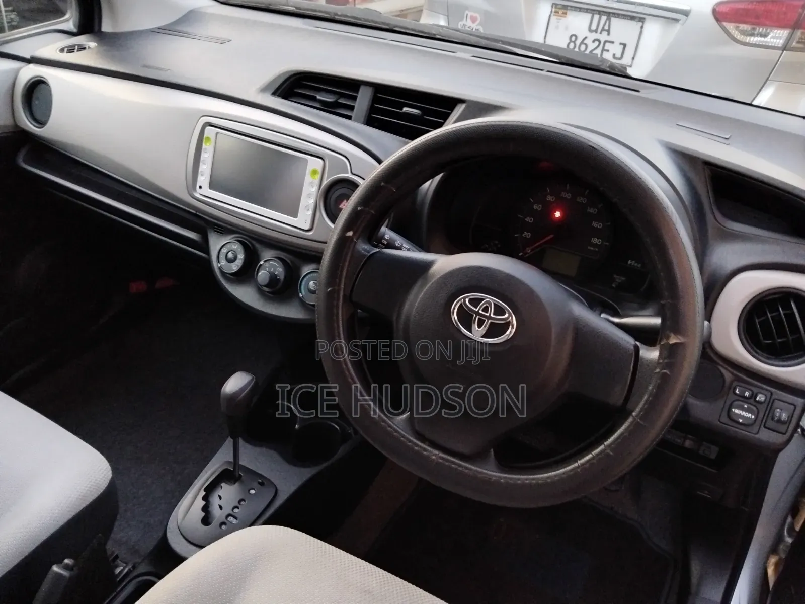 Toyota Vitz 2015 Silver