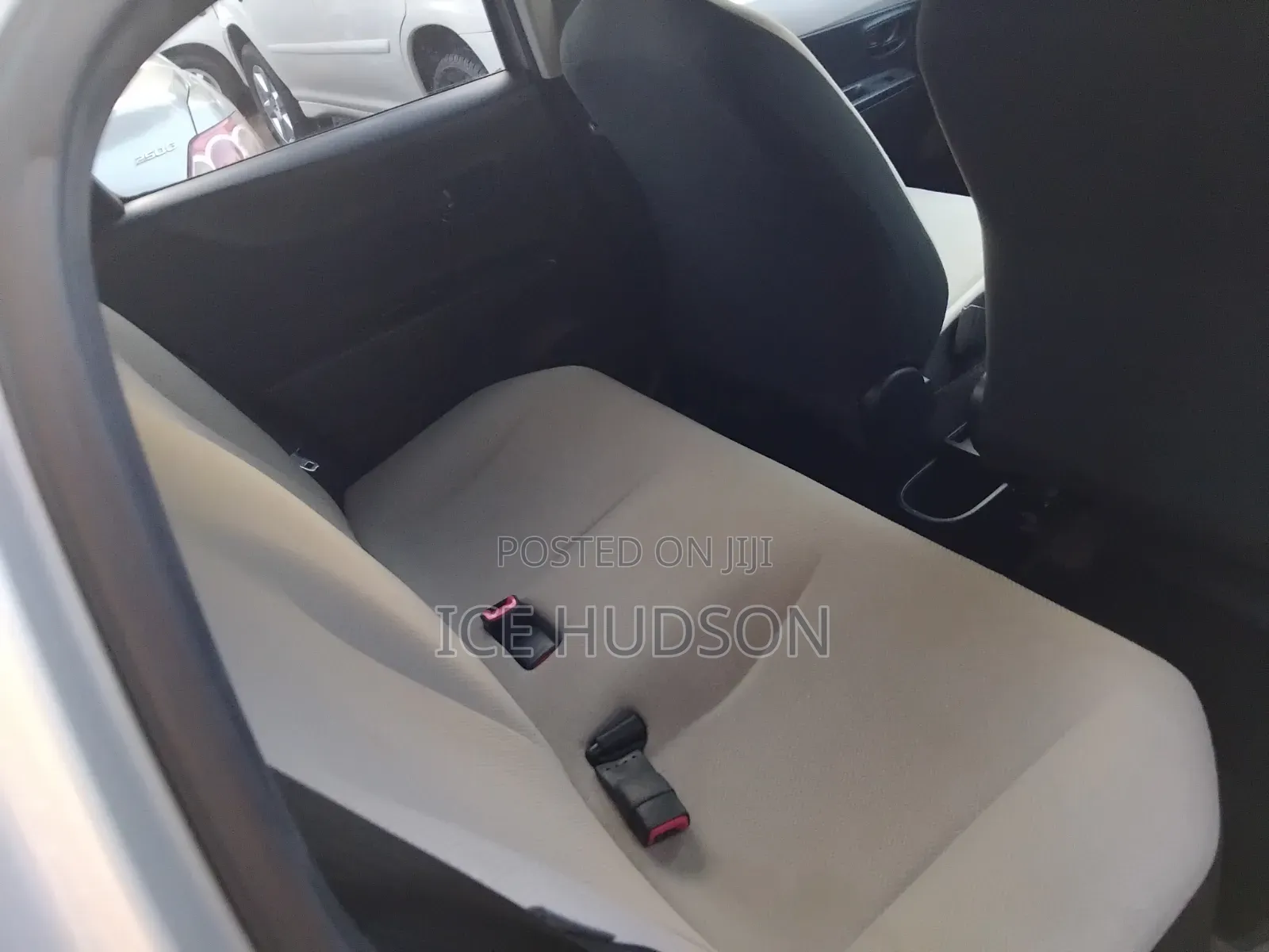 Toyota Vitz 2015 Silver