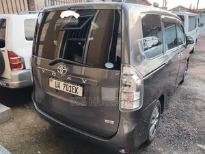 Toyota Voxy 2013 Gray