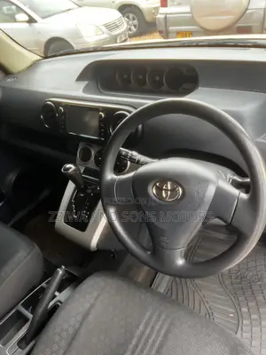 Toyota Corolla Rumion Hatchback 1.8 AWD 2011 White