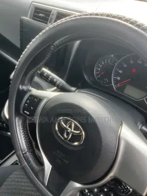 Toyota Ractis 1.5 AWD 2012 Silver