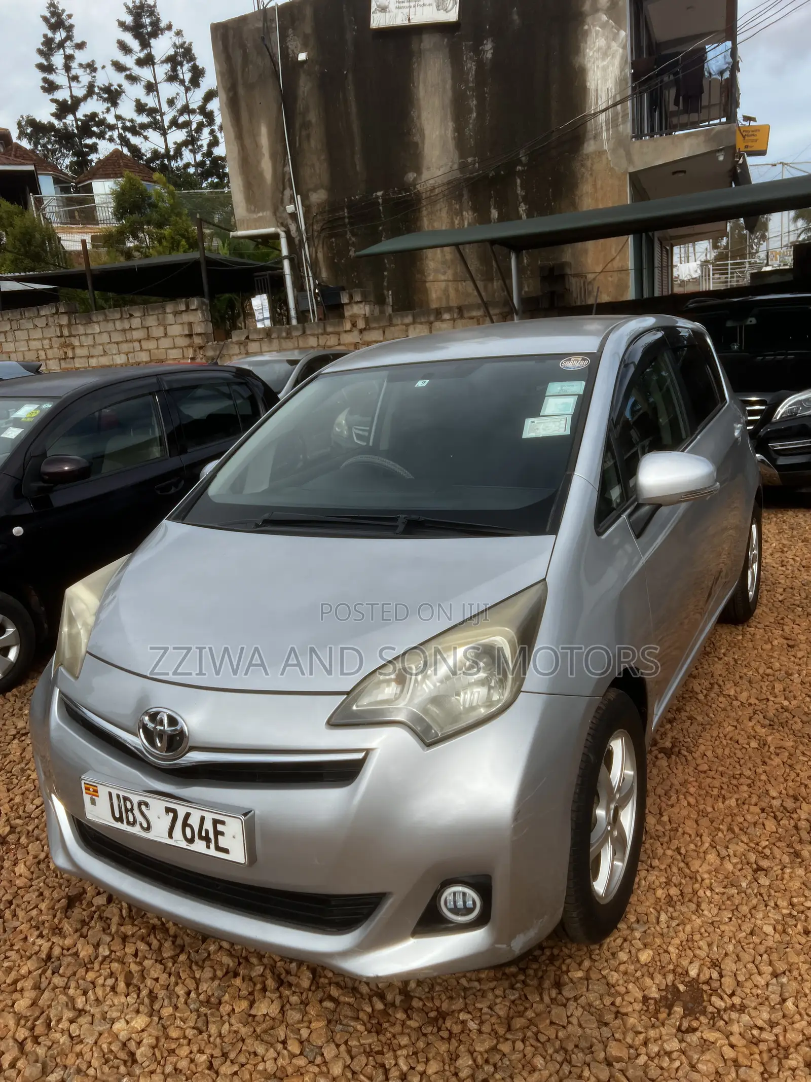 Toyota Ractis 1.5 AWD 2012 Silver