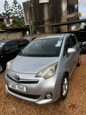 Toyota Ractis 1.5 AWD 2012 Silver