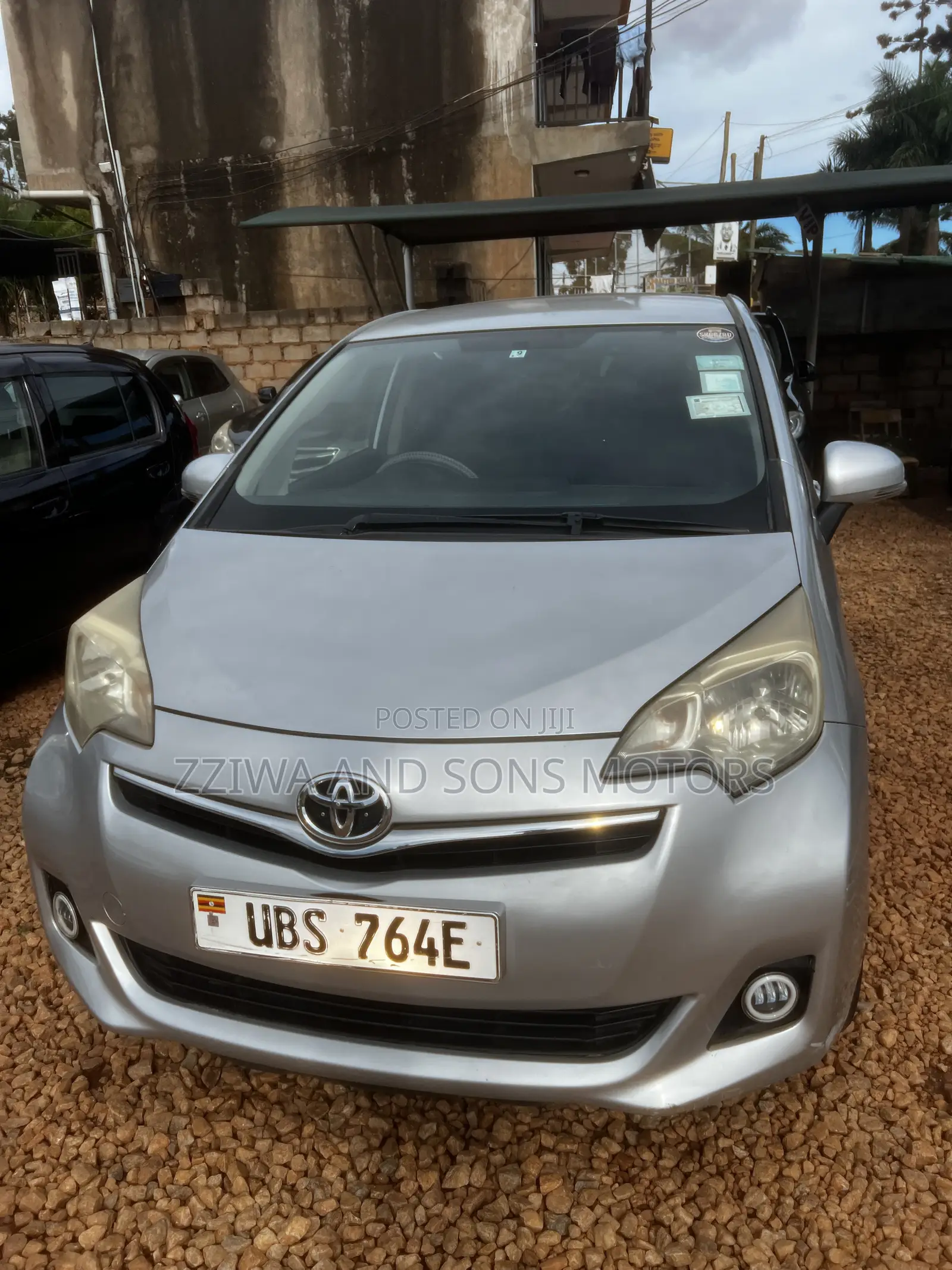Toyota Ractis 1.5 AWD 2012 Silver