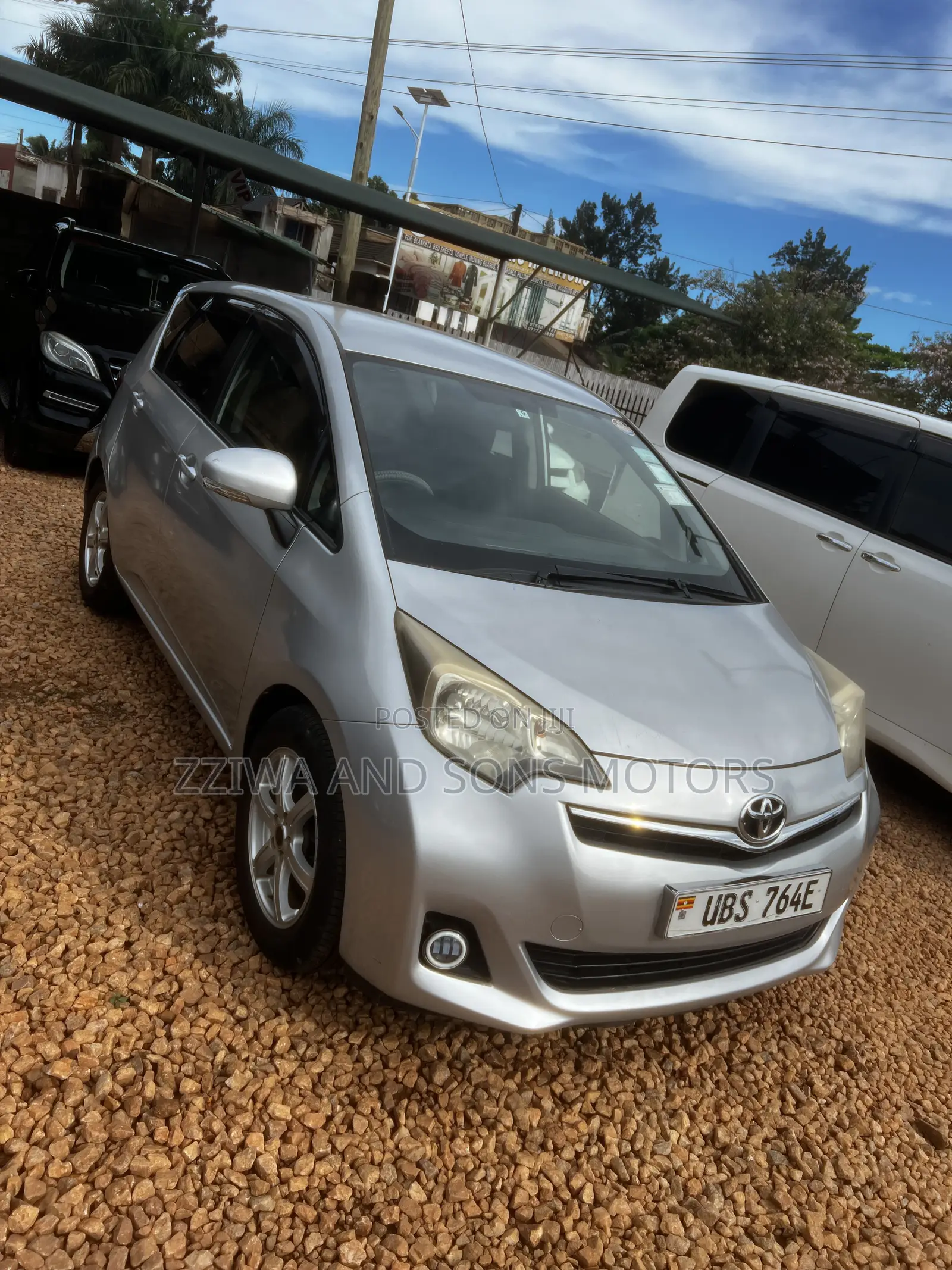 Toyota Ractis 1.5 AWD 2012 Silver