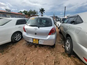 Toyota Vitz 2003 Silver