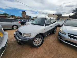 Toyota RAV4 1999 Silver