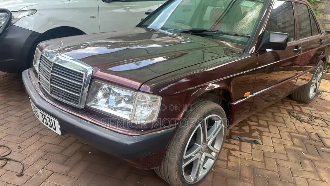 Mercedes-Benz 190E 1990 Red