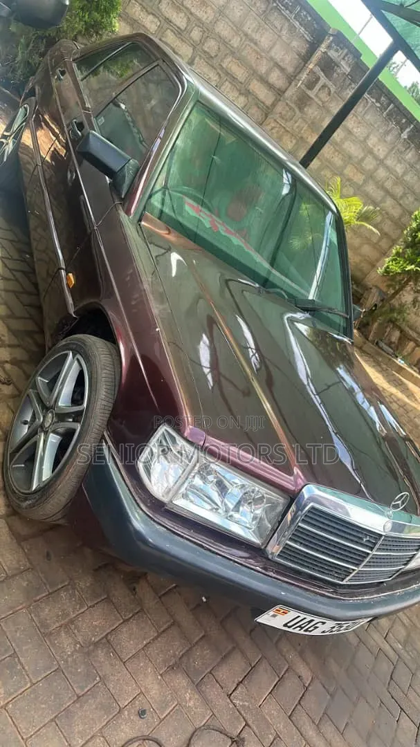 Mercedes-Benz 190E 1990 Red
