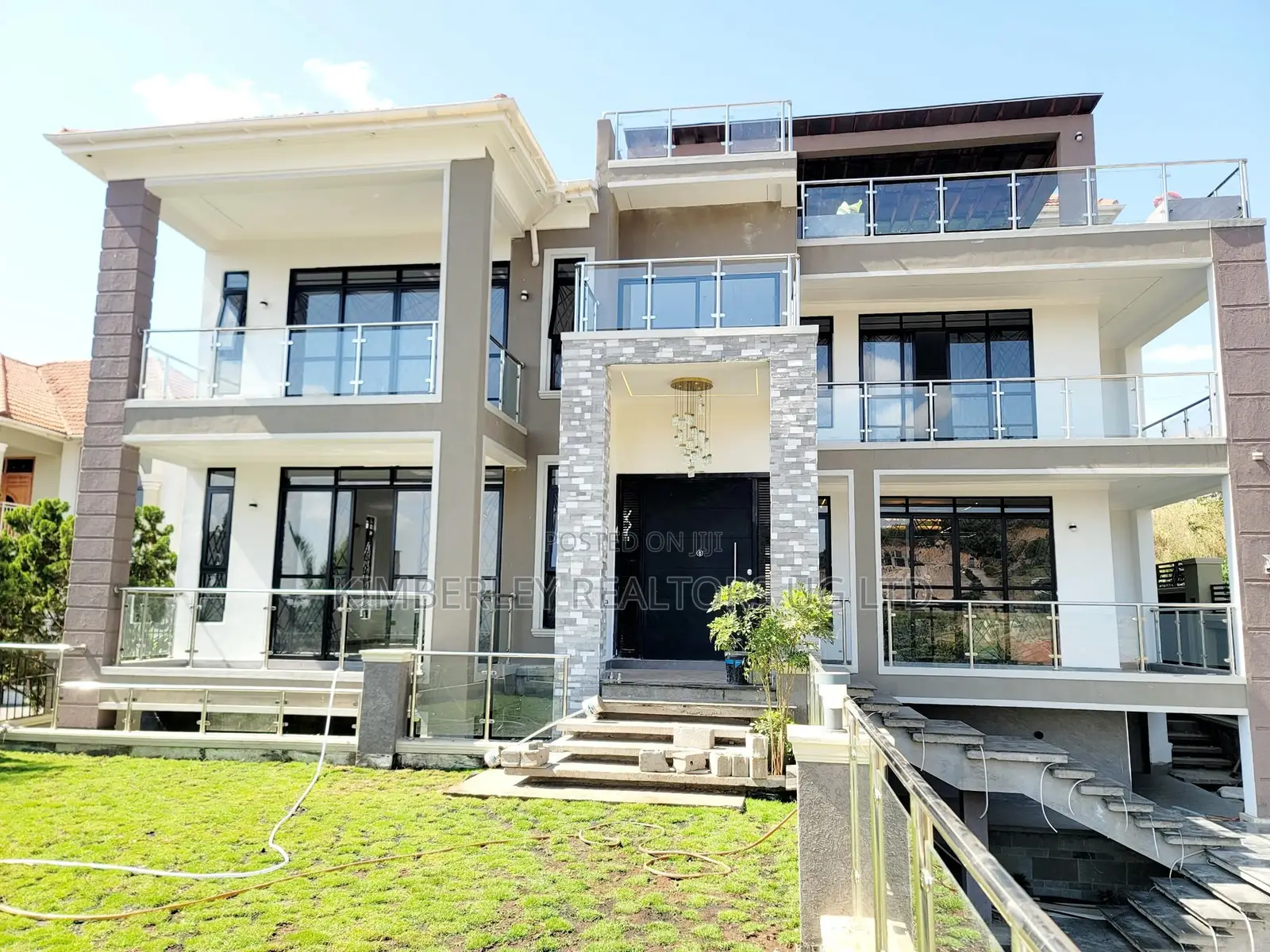 8bdrm Mansion in Division A for sale