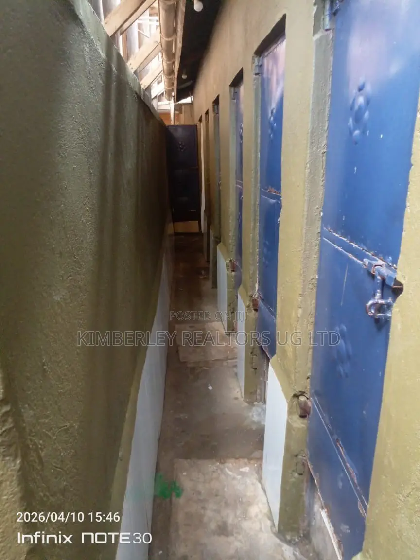 20bdrm House in Division A for sale