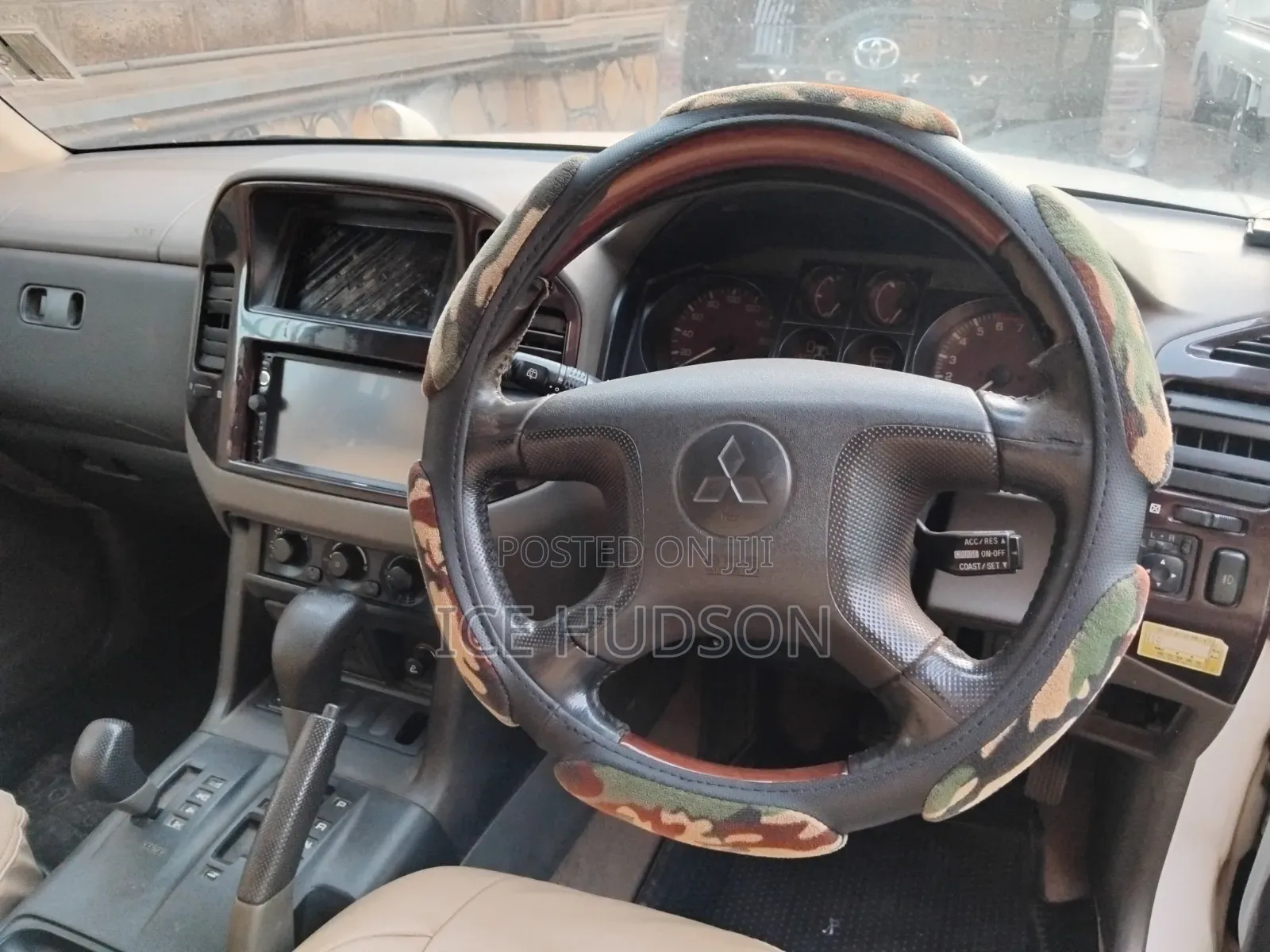 Mitsubishi Pajero 2001 White