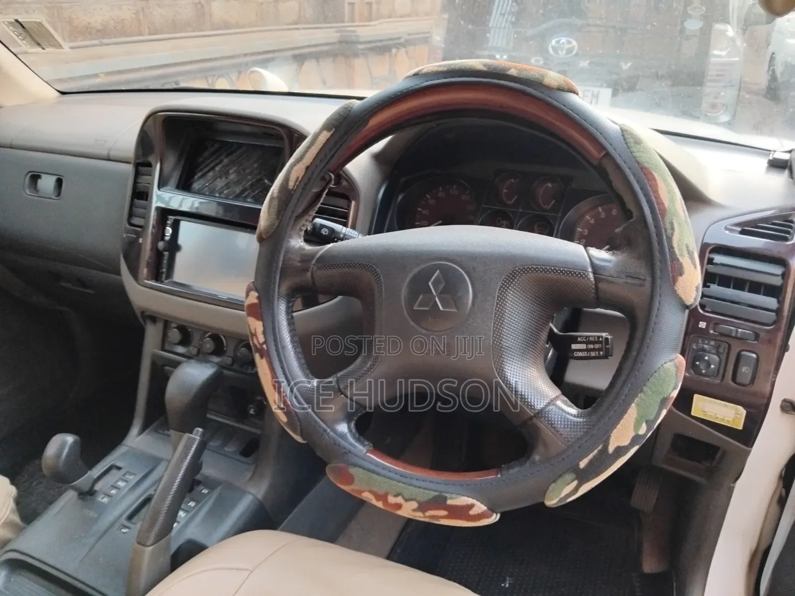 Mitsubishi Pajero 2001 White