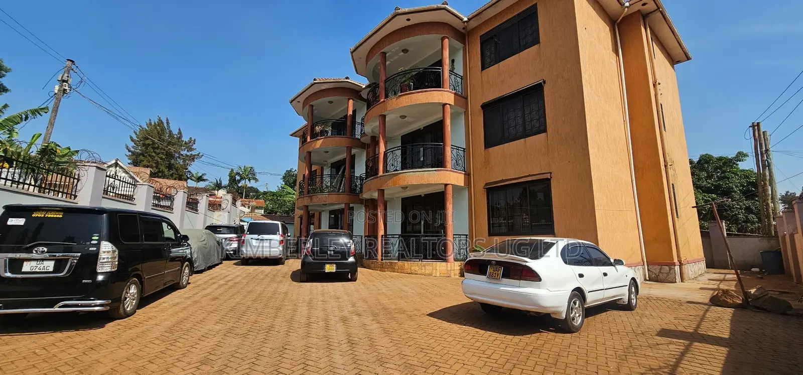 12bdrm Apartment in Division A for sale