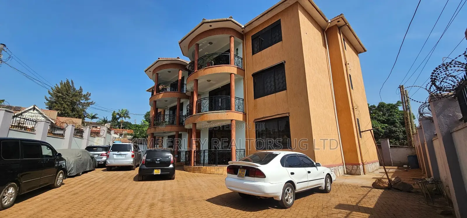 12bdrm Apartment in Division A for sale