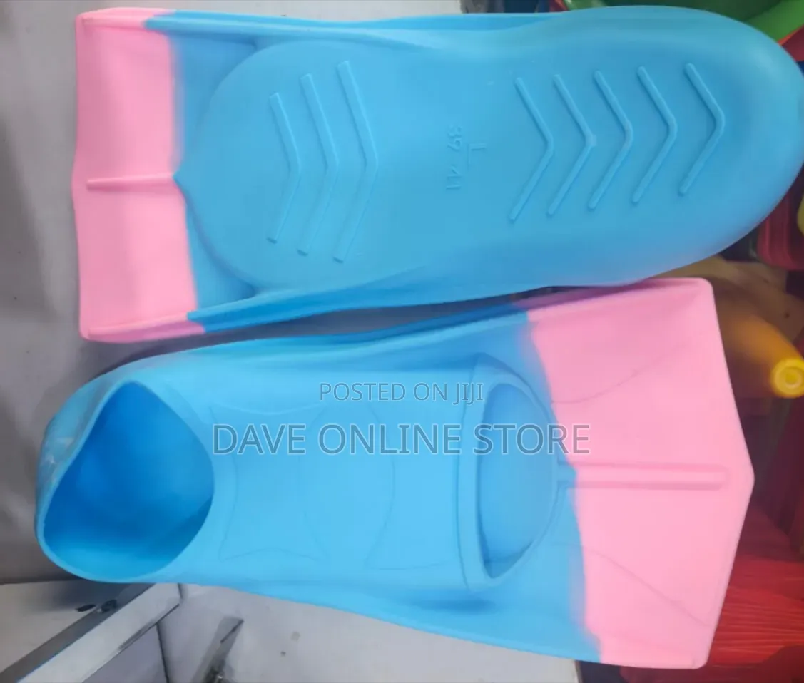 39-41 Size Swimming Fins.