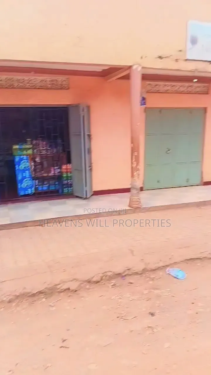 5 Shops + 5 Singles Self-Contained