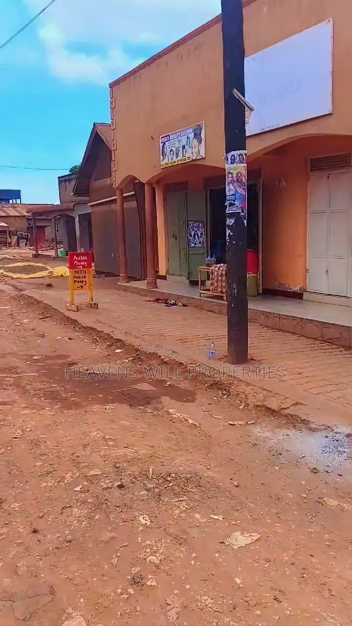 5 Shops + 5 Singles Self-Contained