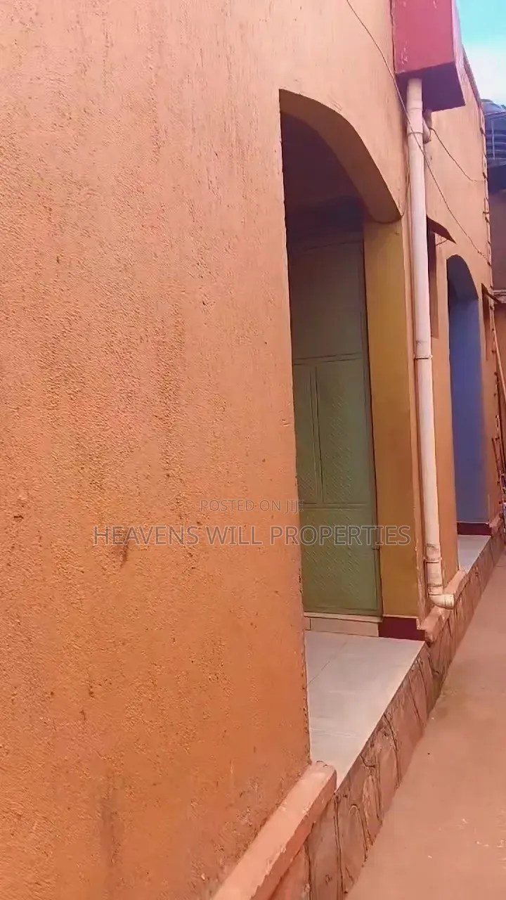 5 Shops + 5 Singles Self-Contained