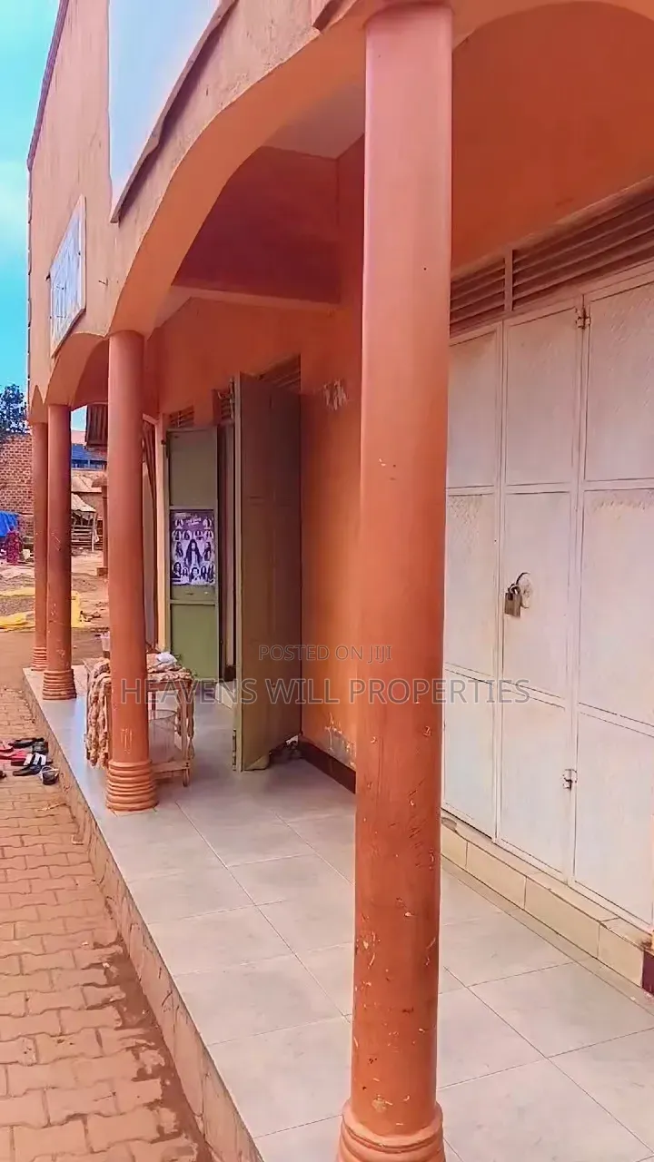 5 Shops + 5 Singles Self-Contained