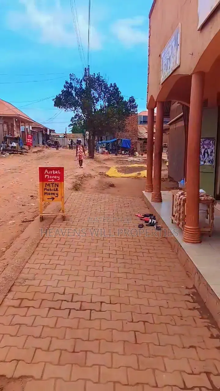 5 Shops + 5 Singles Self-Contained