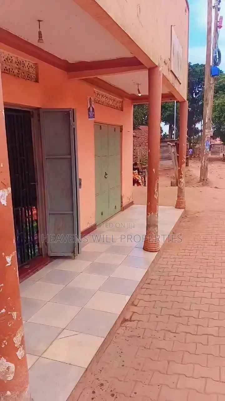 5 Shops + 5 Singles Self-Contained