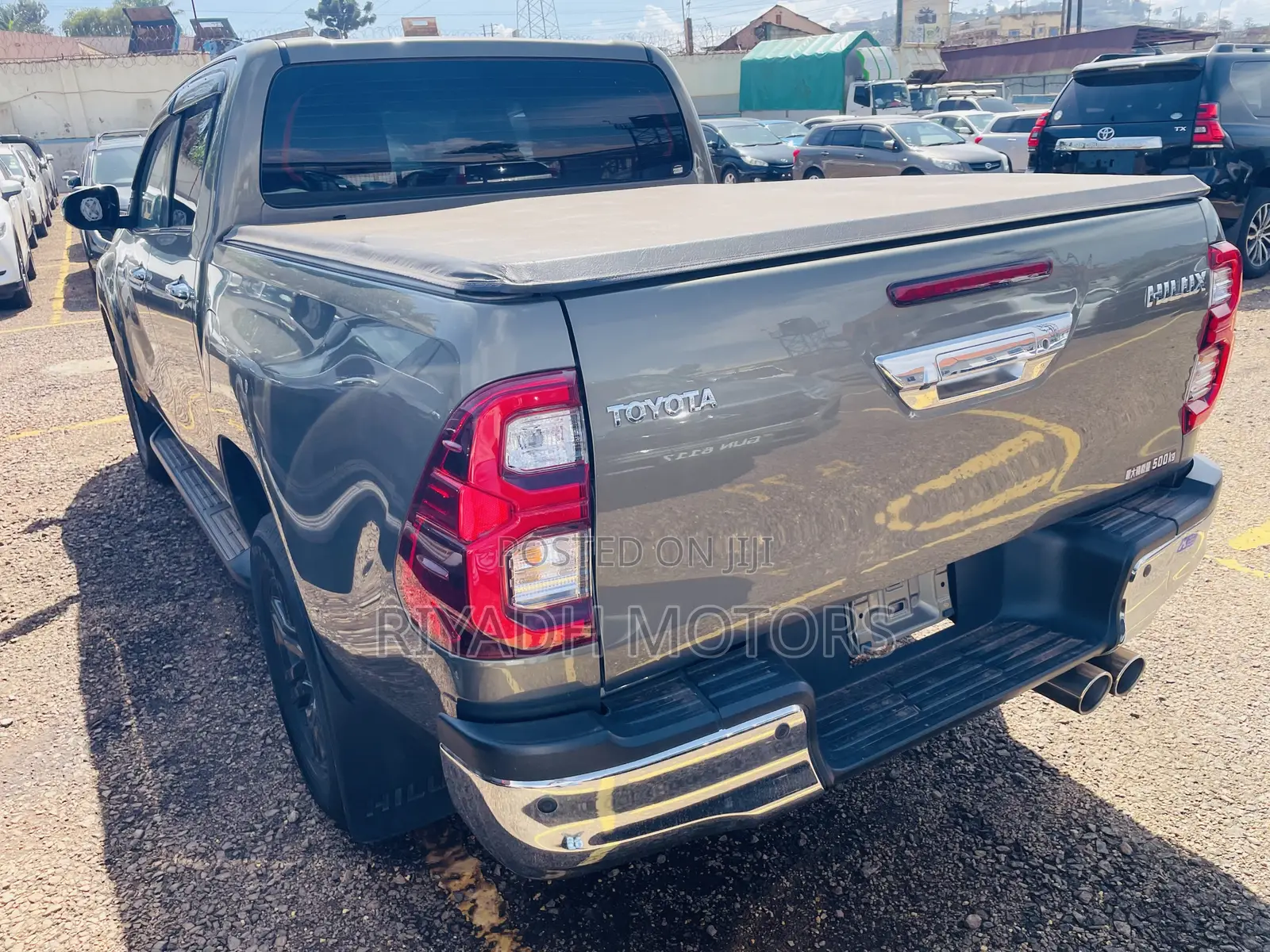 Toyota Hilux 2022 Gray