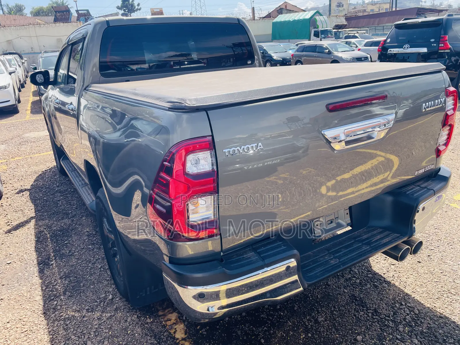 Toyota Hilux 2022 Gray