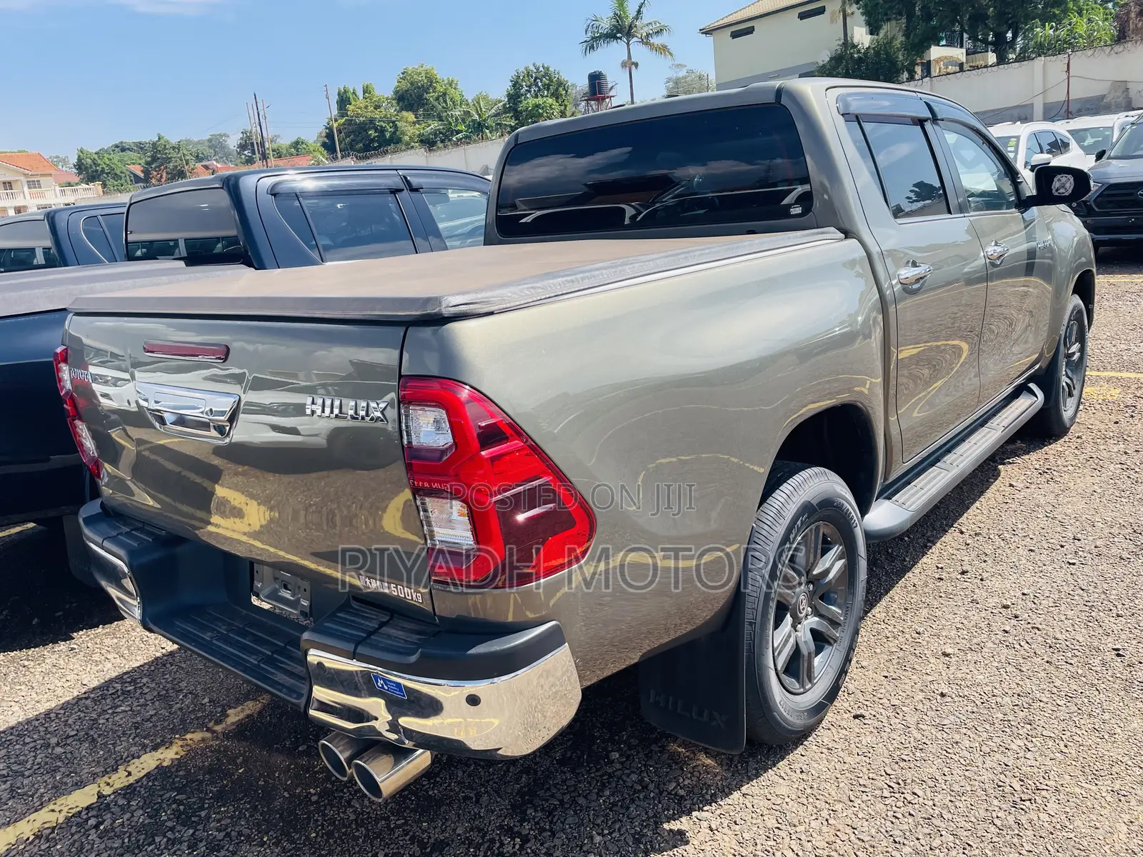 Toyota Hilux 2022 Gray