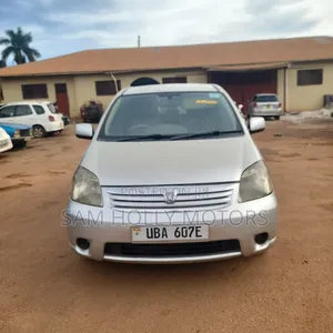 Toyota Raum 1.5 AWD 2008 Gold
