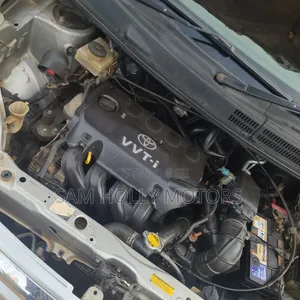 Toyota Raum 1.5 AWD 2008 Gold
