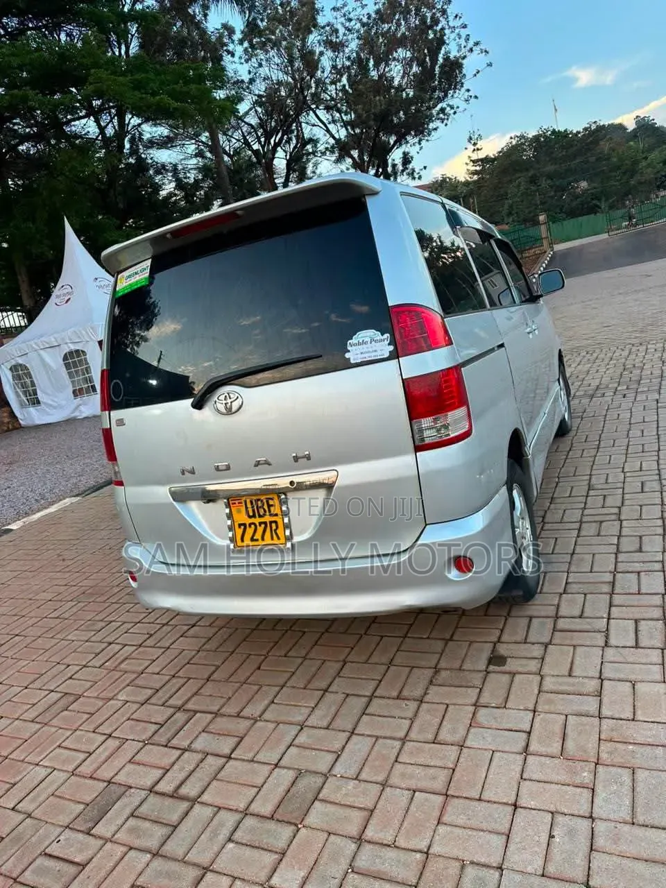 Toyota Noah 2.0 FWD (8 Seater) 2006 Silver