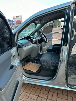 Toyota Noah 2.0 FWD (8 Seater) 2006 Silver