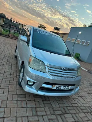 Toyota Noah 2.0 FWD (8 Seater) 2006 Silver