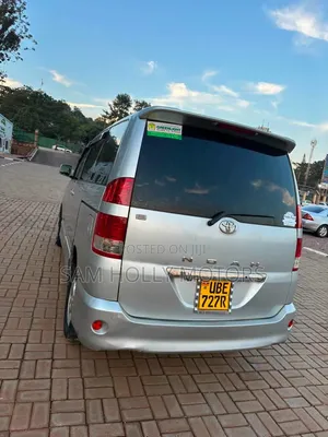 Toyota Noah 2.0 FWD (8 Seater) 2006 Silver