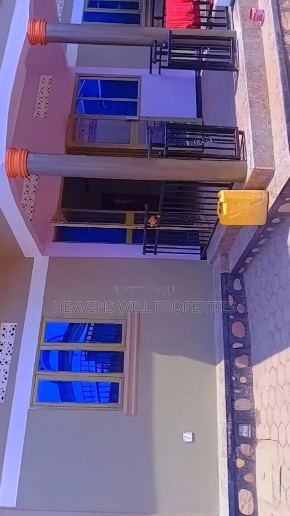 4bdrm Bungalow in 4Br House On Quick, Division A for sale