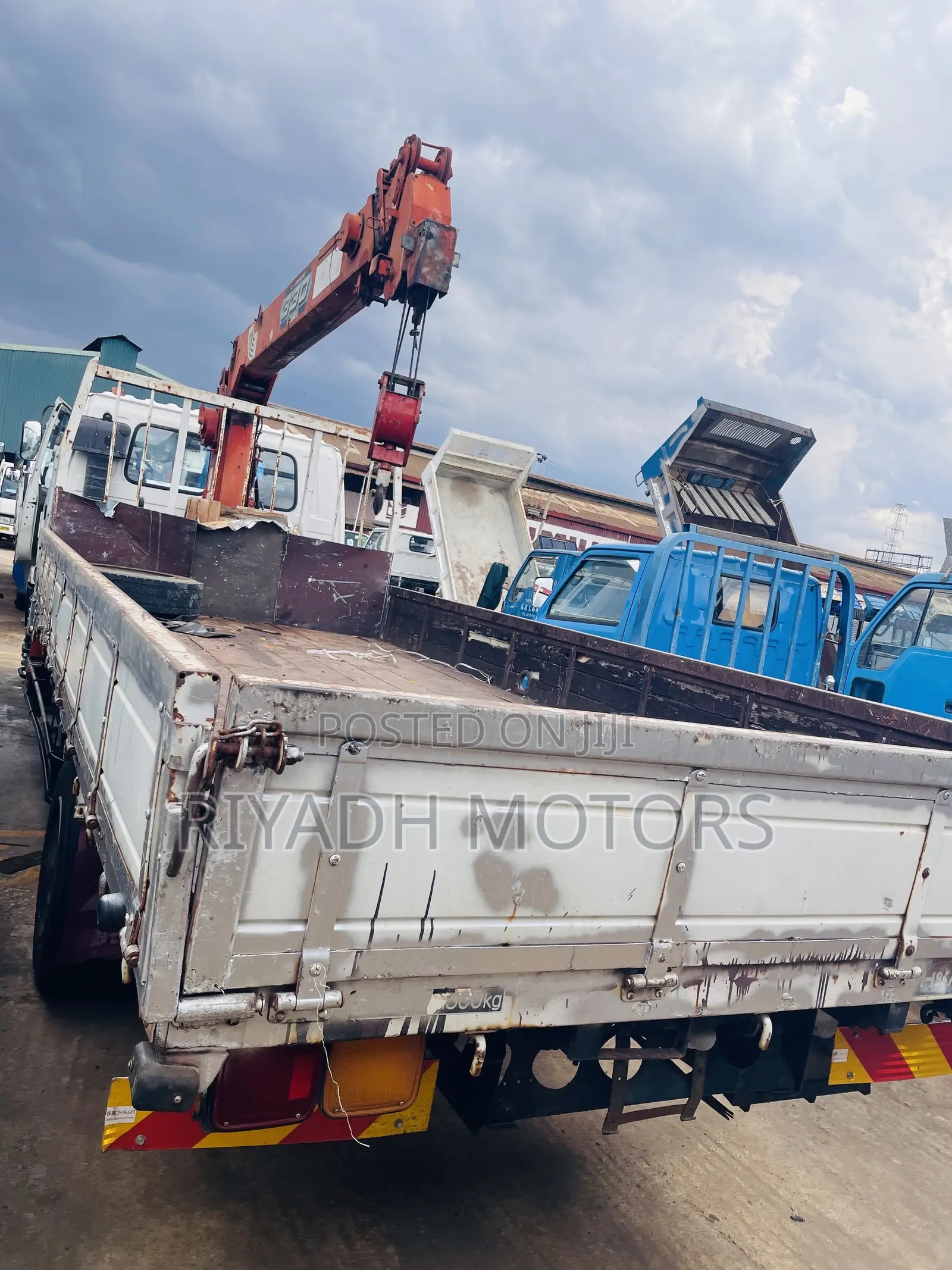 Isuzu Truck With Crane