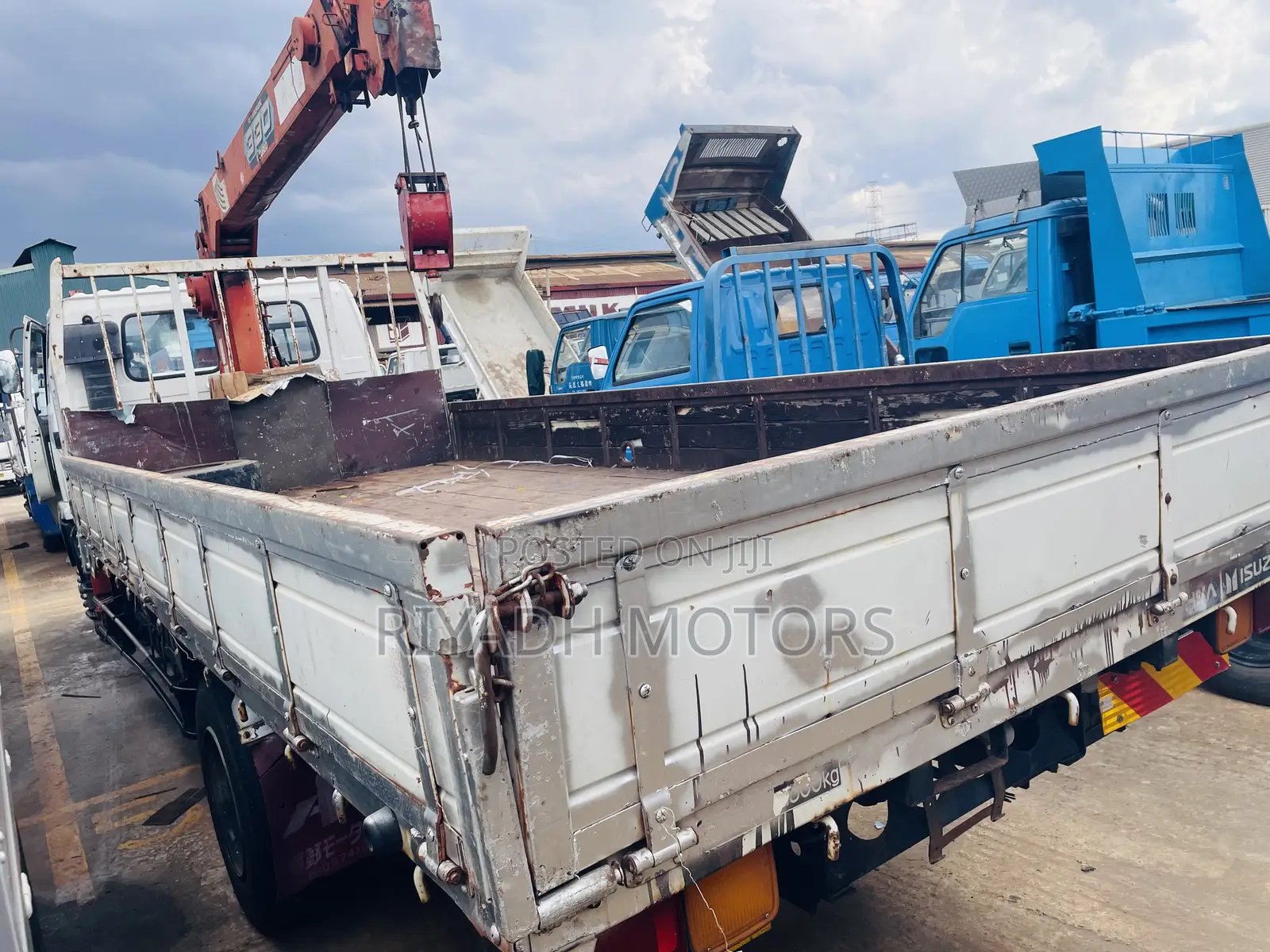 Isuzu Truck With Crane