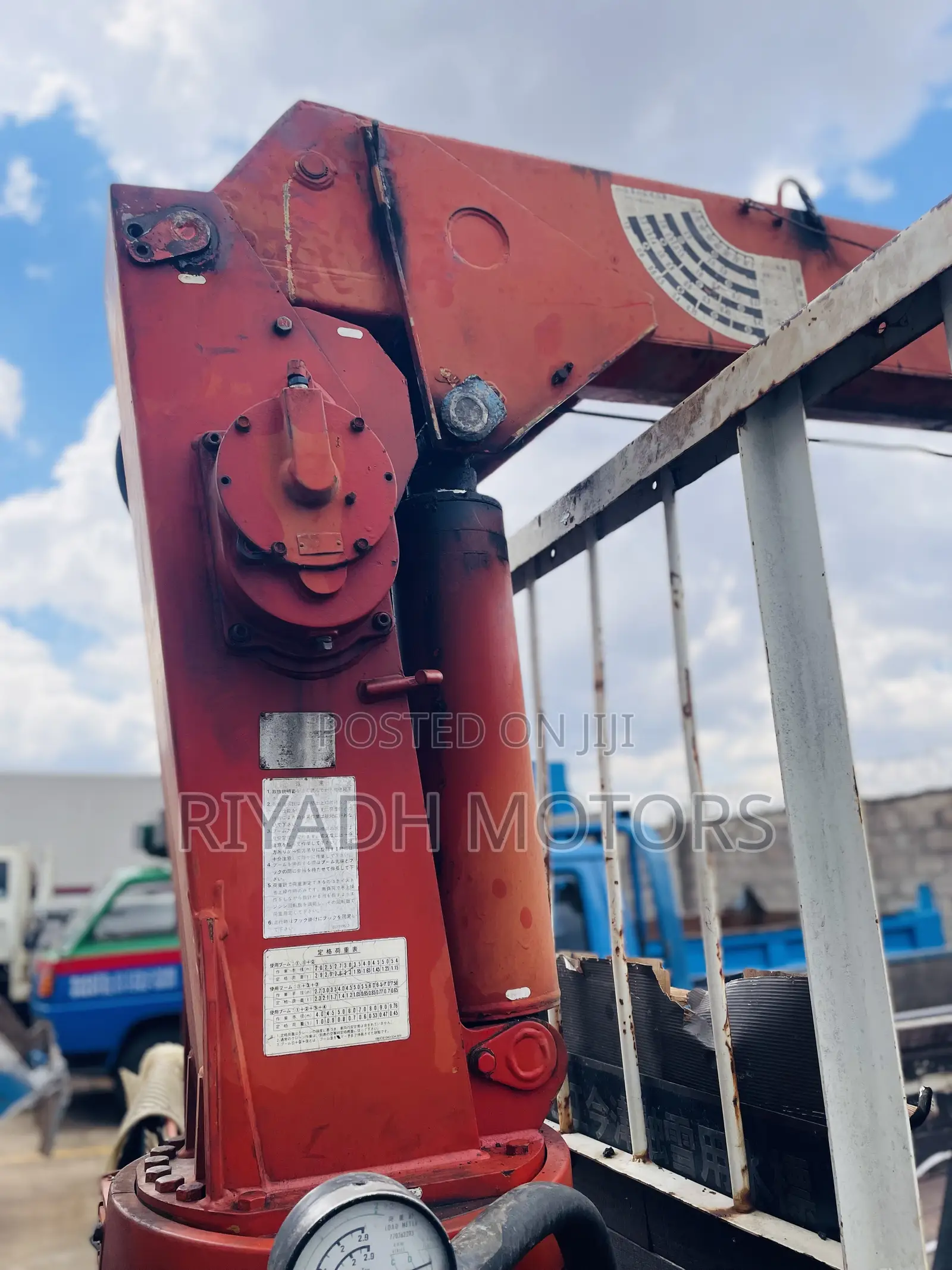 Isuzu Truck With Crane