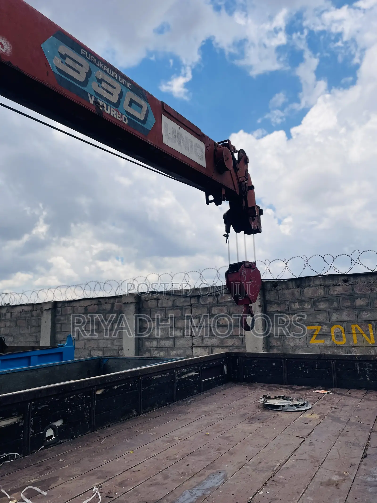 Isuzu Truck With Crane