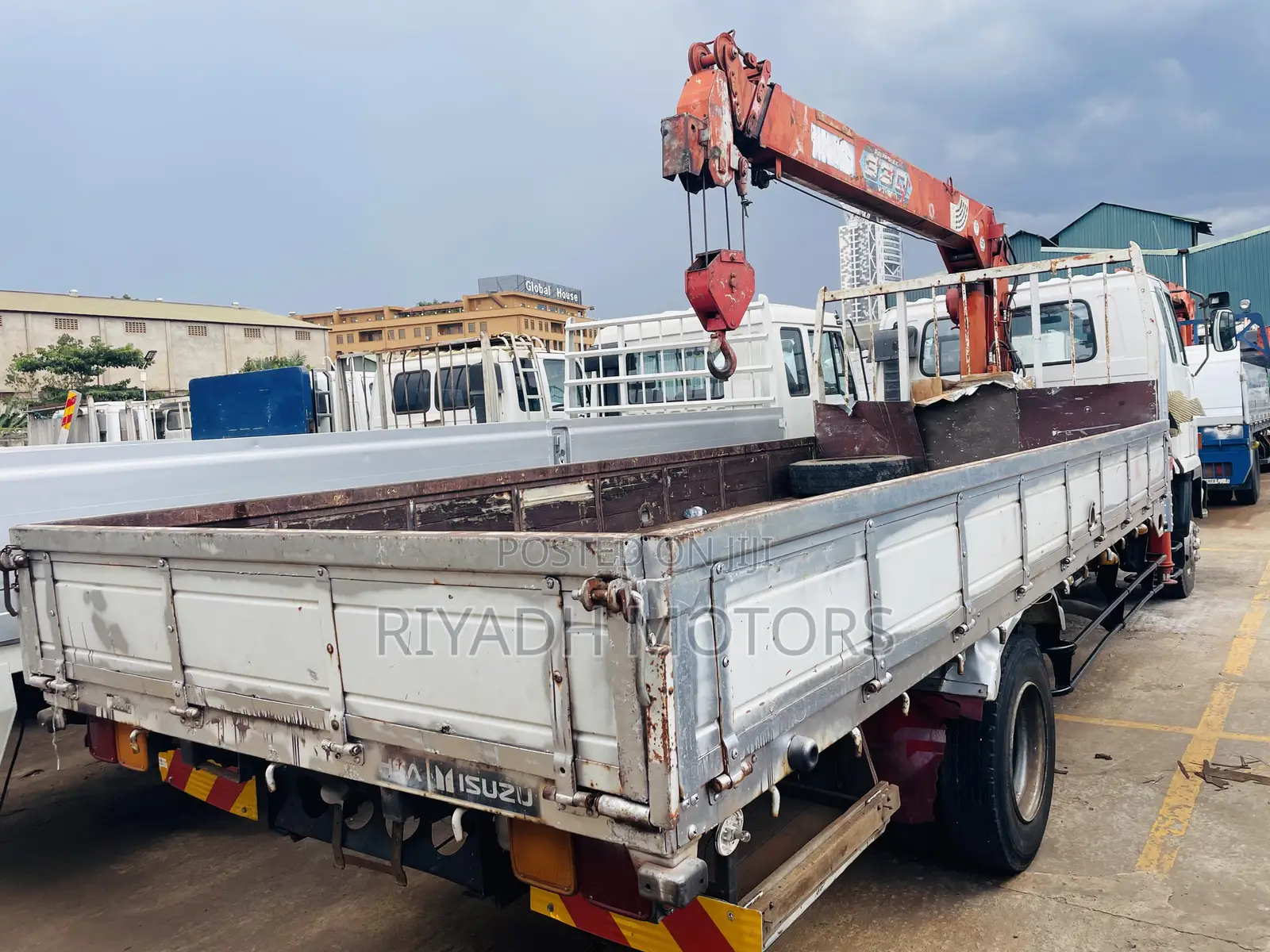 Isuzu Truck With Crane