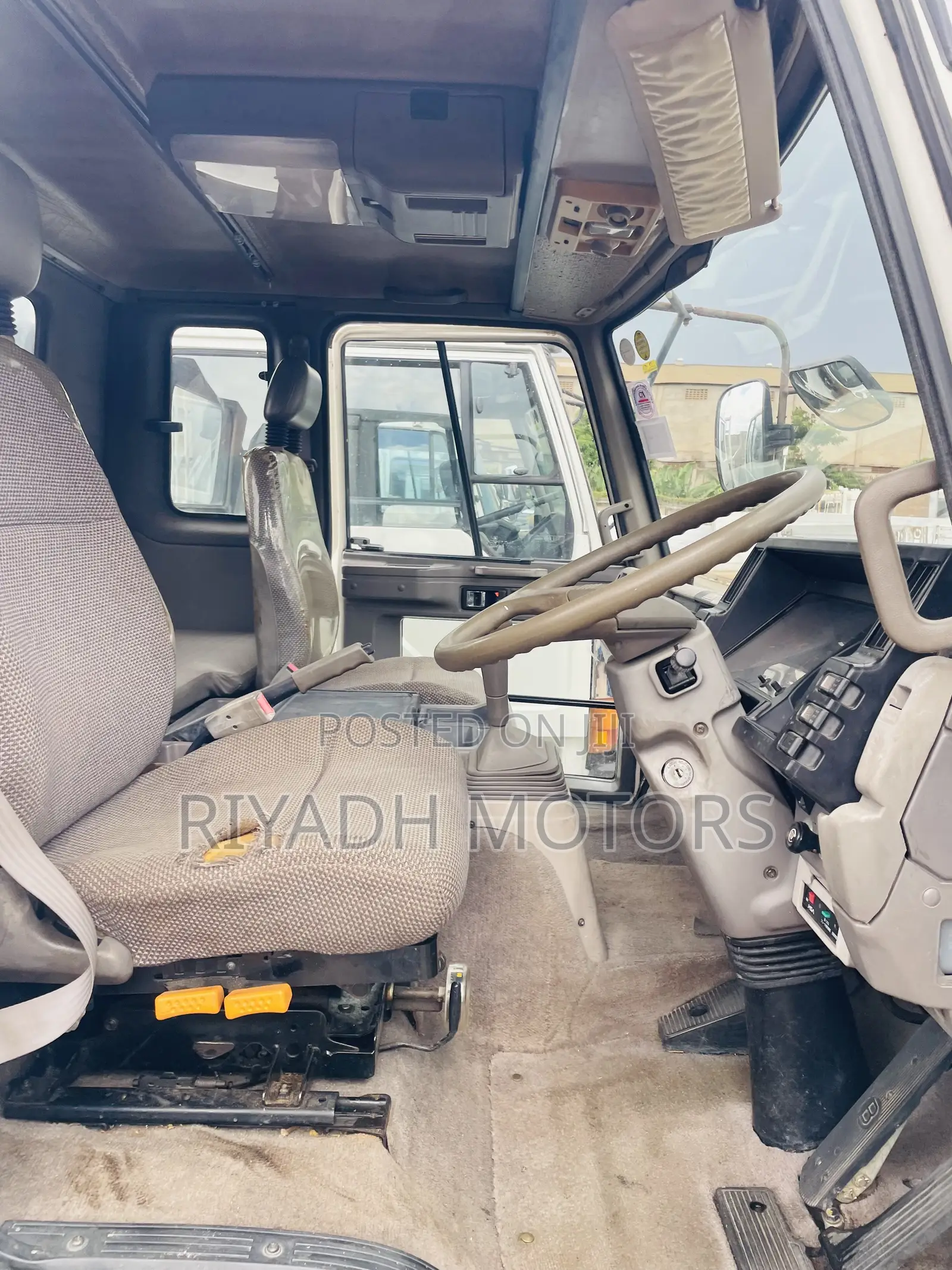 Isuzu Truck With Crane