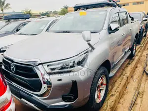 Toyota Hilux 2020 Silver