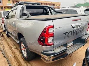 Toyota Hilux 2020 Silver